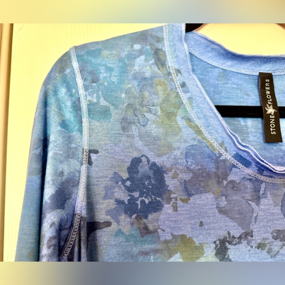 Vibrant Blue Floral High Low Long-Sleeved Top - Picture 5 of 9